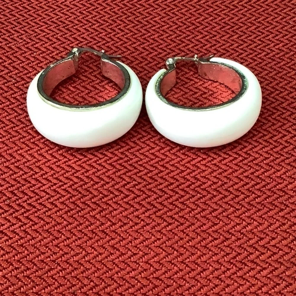 Lauren to white earring pierced vintage piece